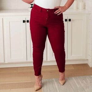 NEW Judy Blue High Rise Skinny Jeans in Red Wine Women’s Size 15 / 32